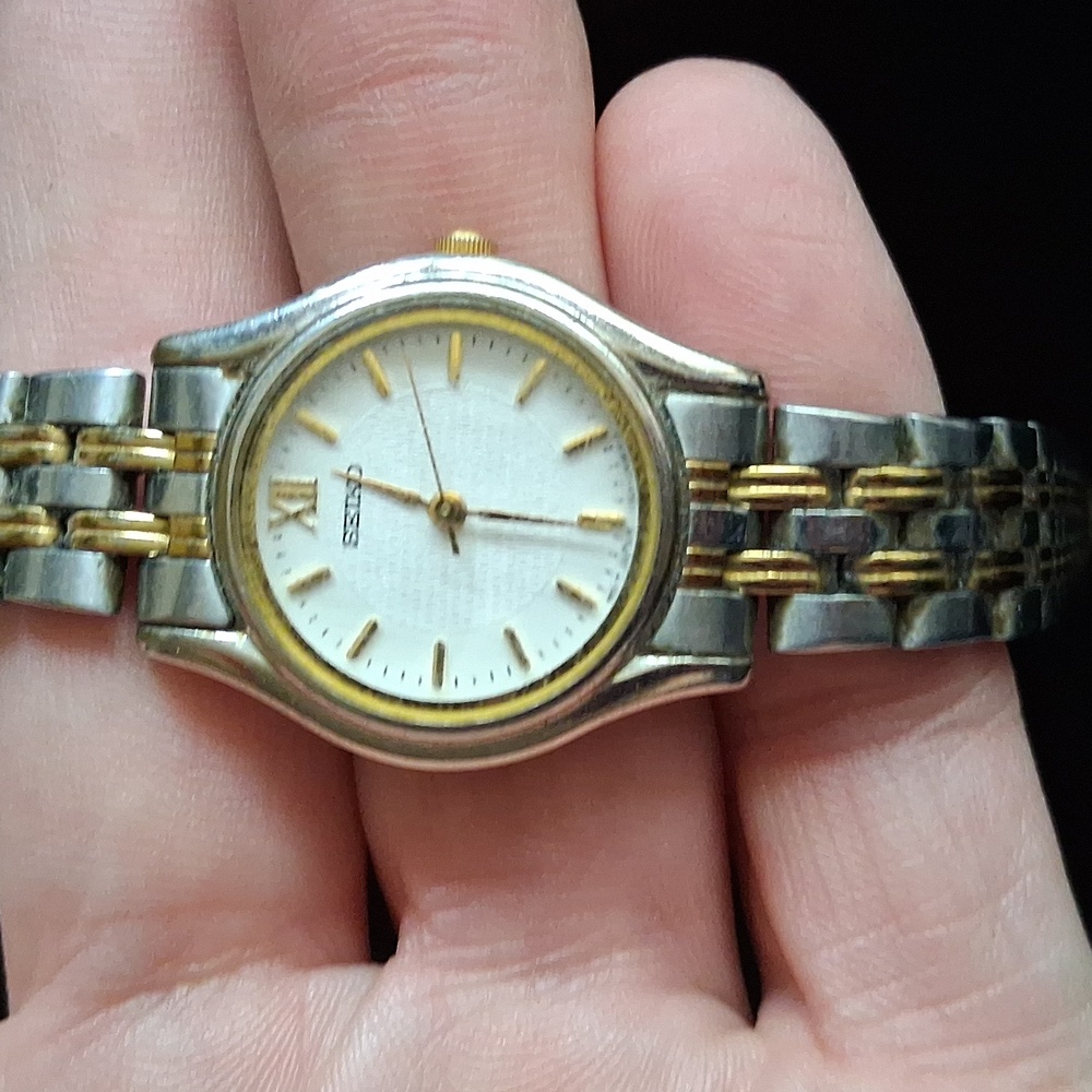 Seiko Quartz Watch White Dial Silver Gold Bracelet Needs Battery